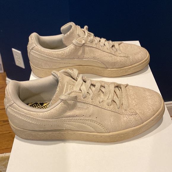 Puma sneakers 7.5 neutral with shine - Picture 5 of 6